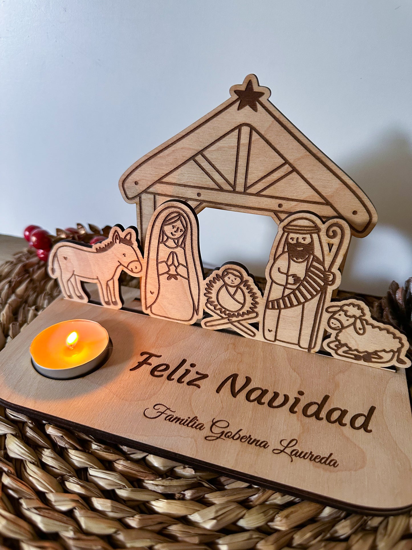 Pesebre de Madera con vela