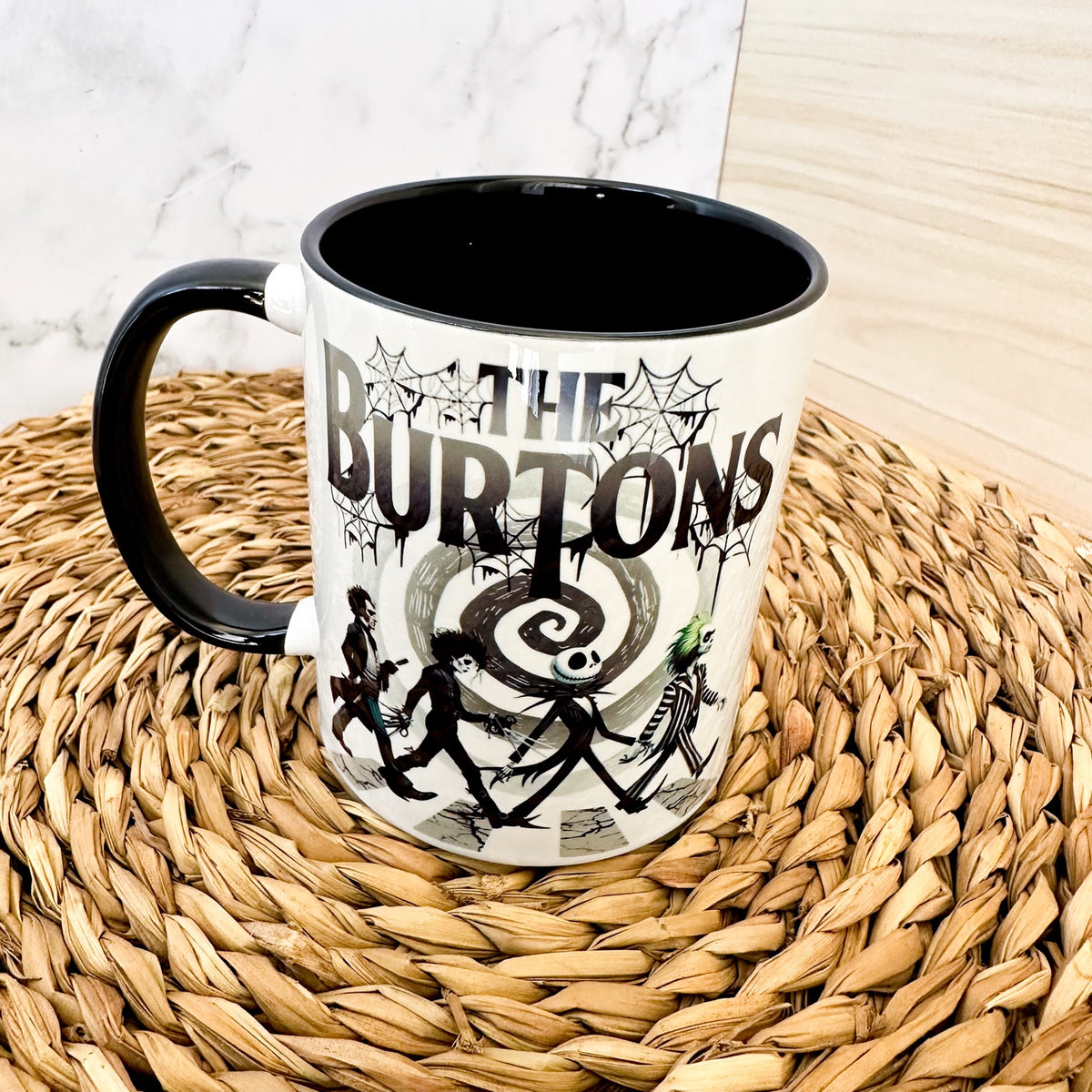 Taza de Pesadilla antes de Navidad con asa e interior negros