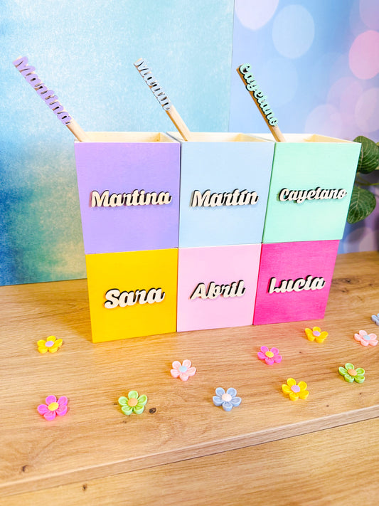 Portalápices de colores con nombre