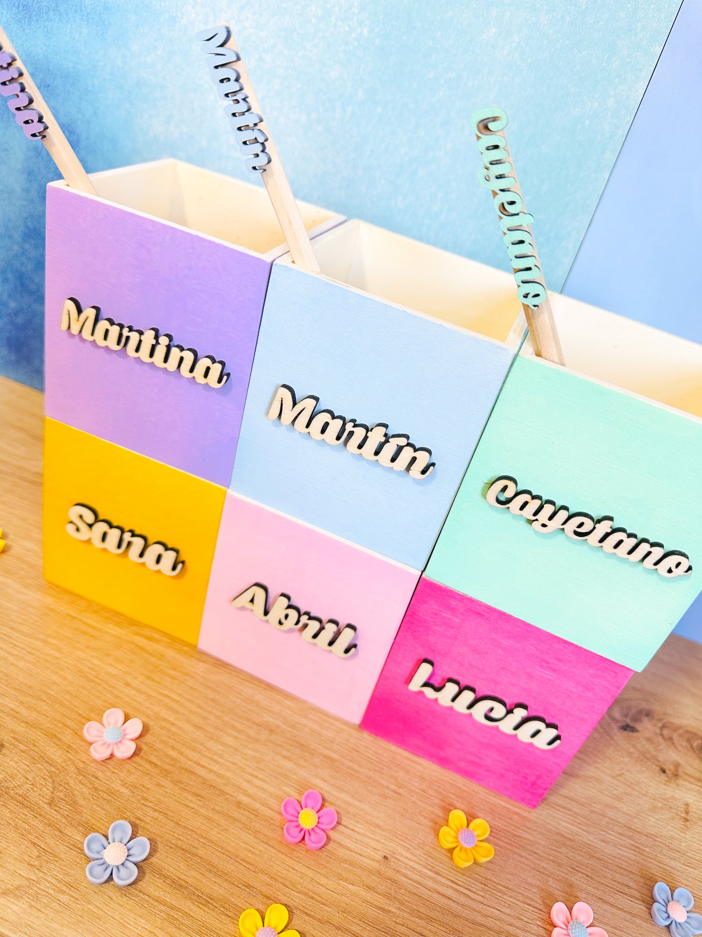 Portalápices de colores con nombre