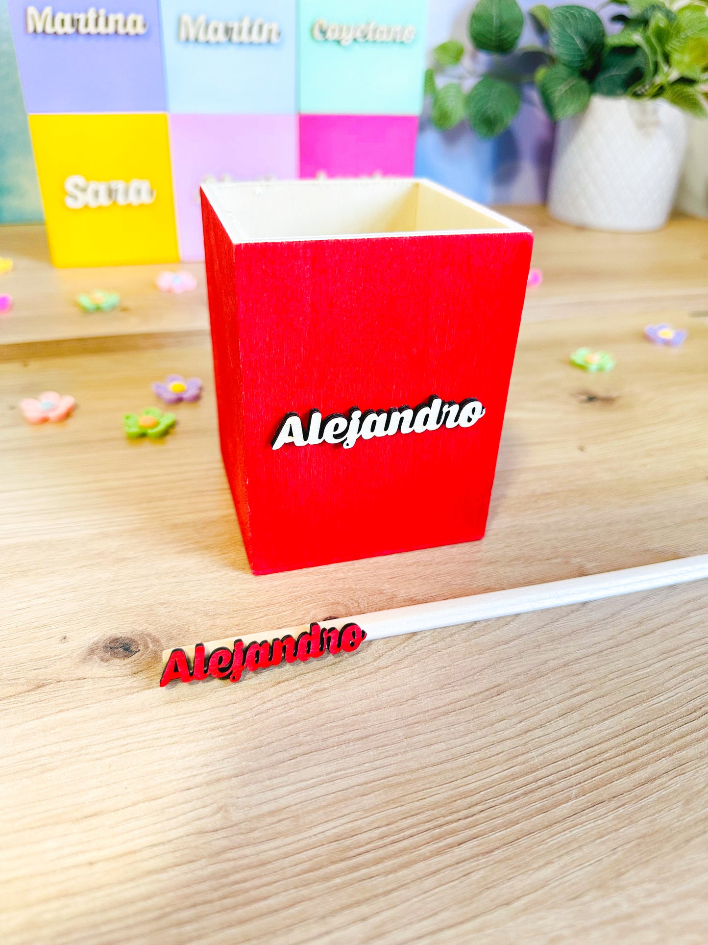 Portalápices de colores con nombre