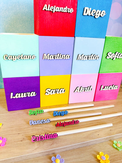 Portalápices de colores con nombre