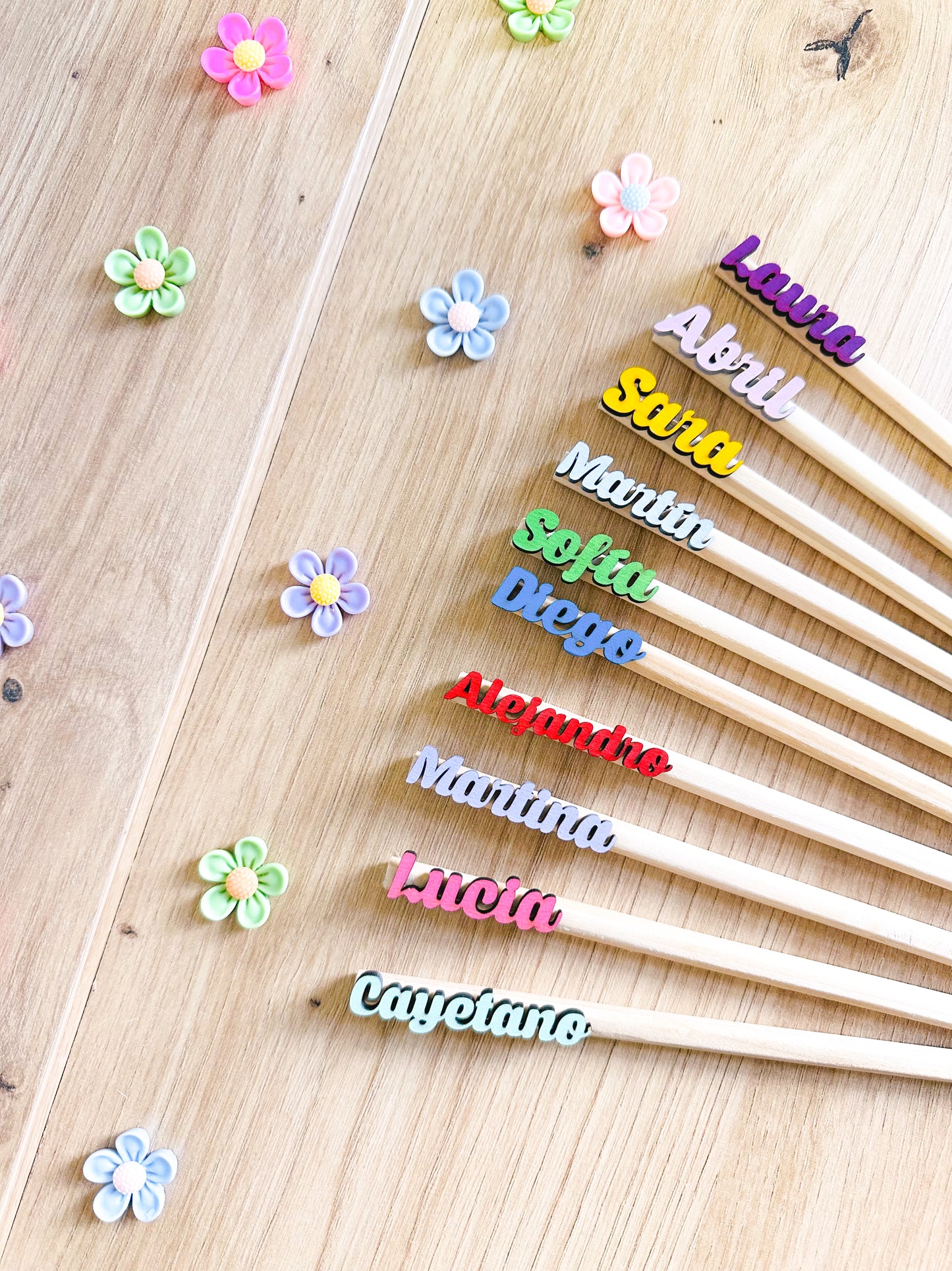 Portalápices de madera con nombre