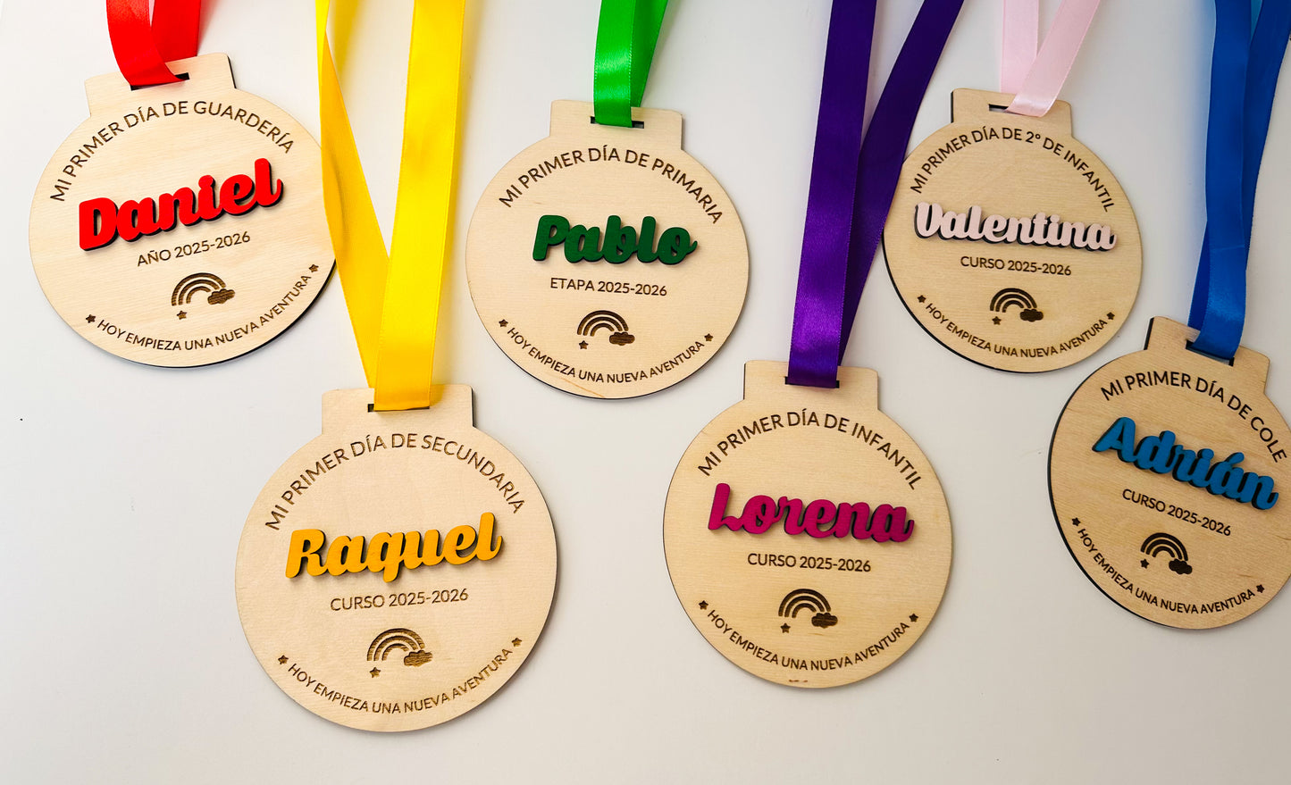 ¡Últimas Unidades! Medalla personalizada “Mi Primer Día” – Tamaño XL