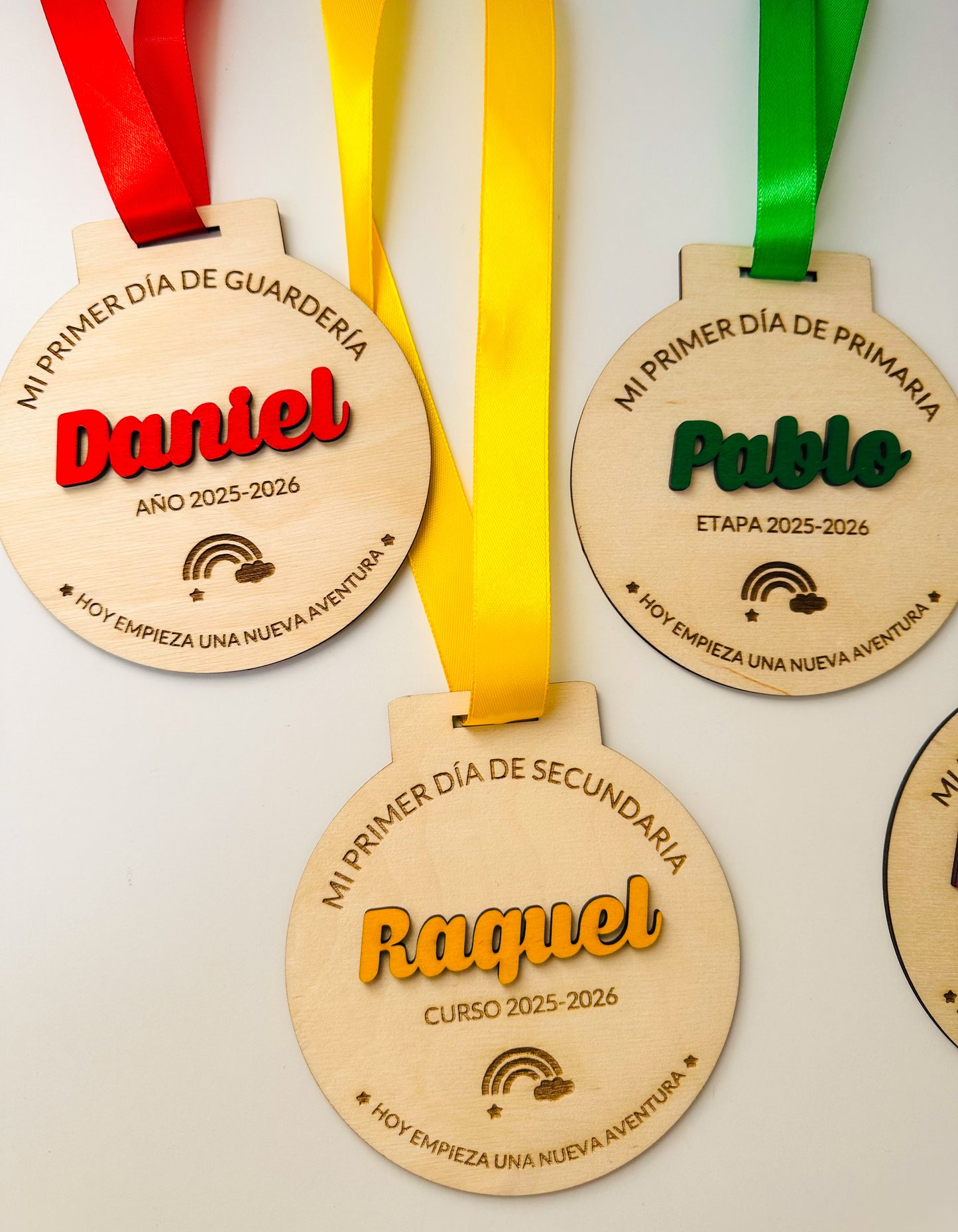 ¡Últimas Unidades! Medalla personalizada “Mi Primer Día” – Tamaño XL