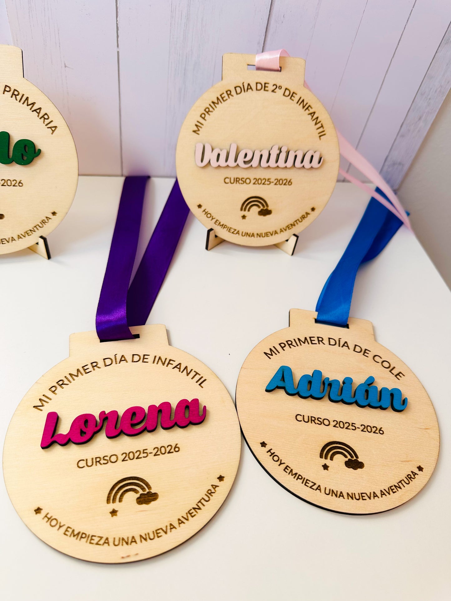 ¡Últimas Unidades! Medalla personalizada “Mi Primer Día” – Tamaño XL