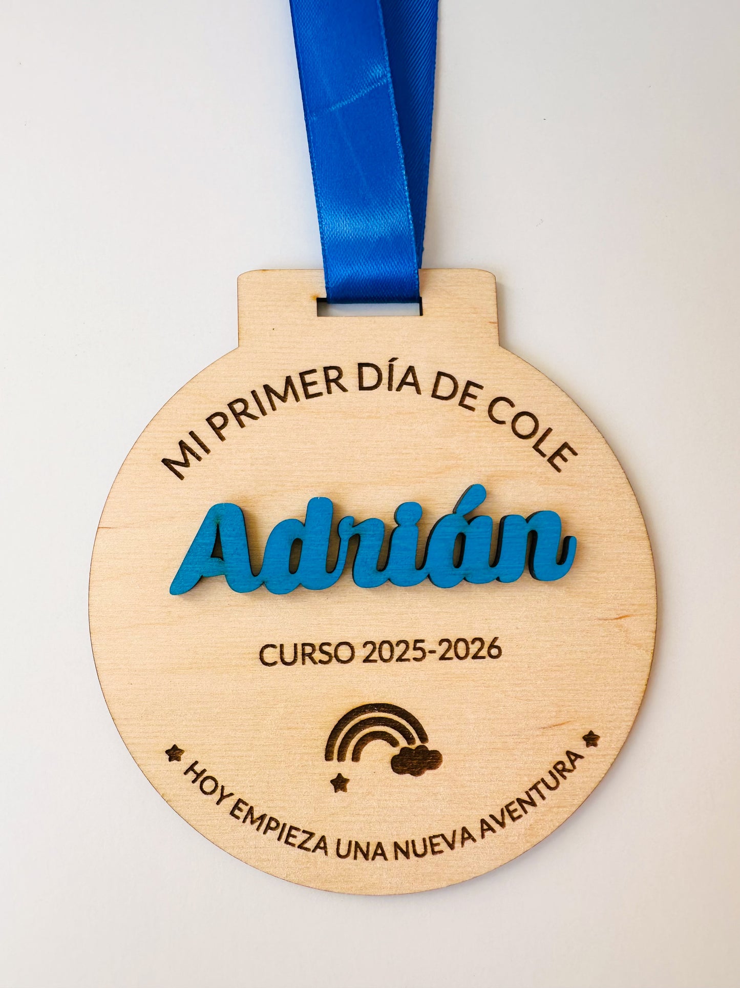 ¡Últimas Unidades! Medalla personalizada “Mi Primer Día” – Tamaño XL