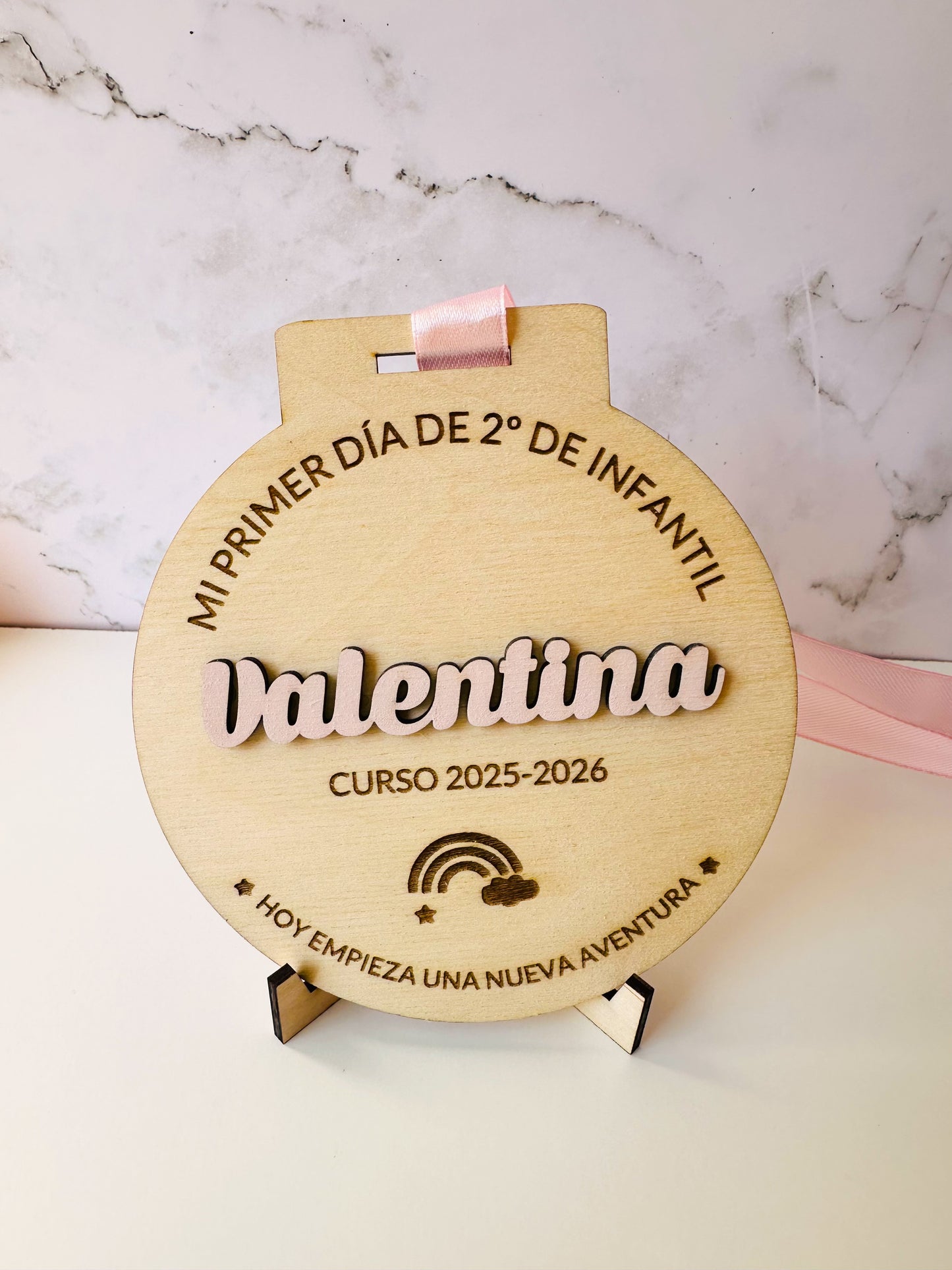 ¡Últimas Unidades! Medalla personalizada “Mi Primer Día” – Tamaño XL