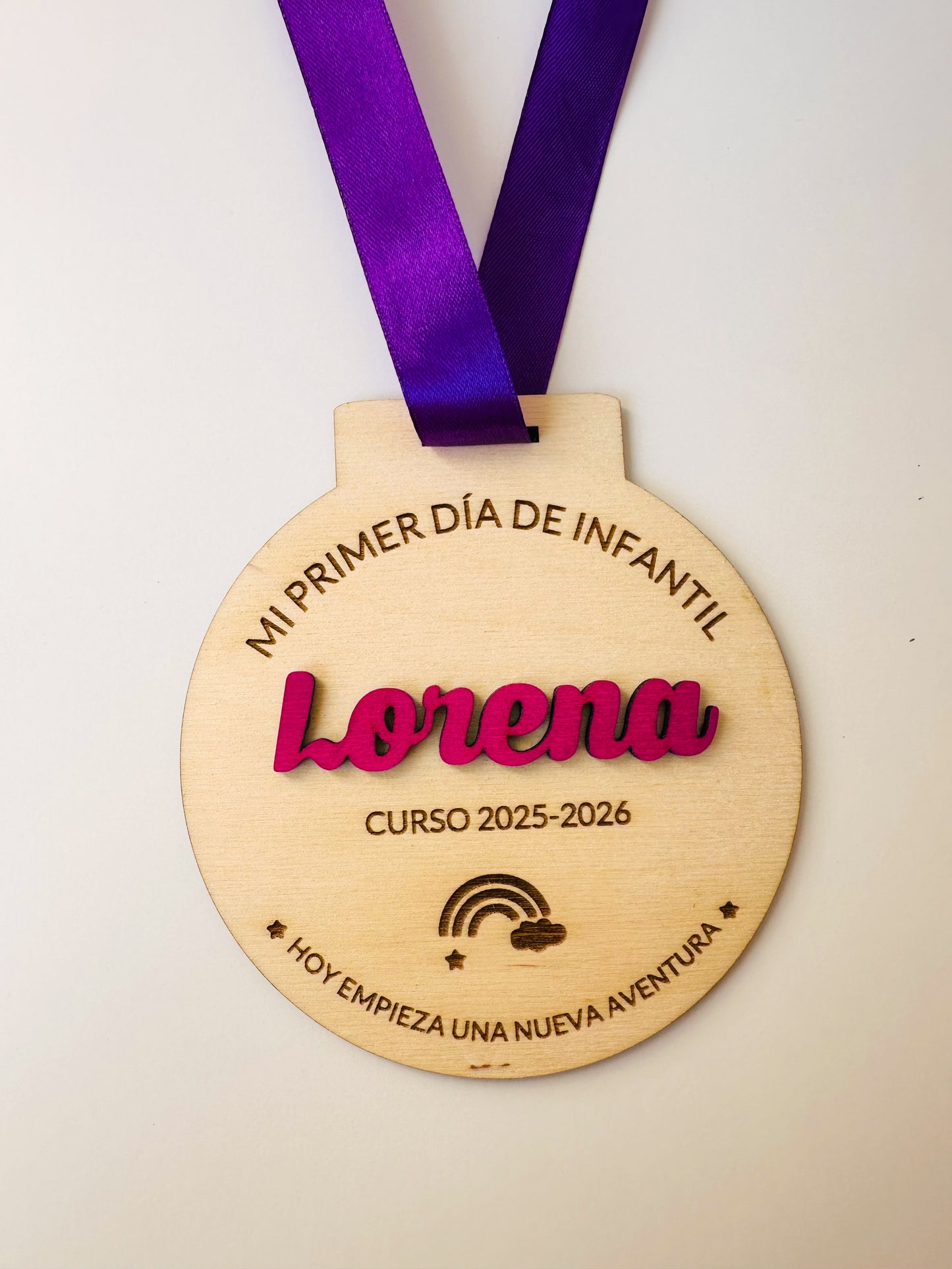 ¡Últimas Unidades! Medalla personalizada “Mi Primer Día” – Tamaño XL