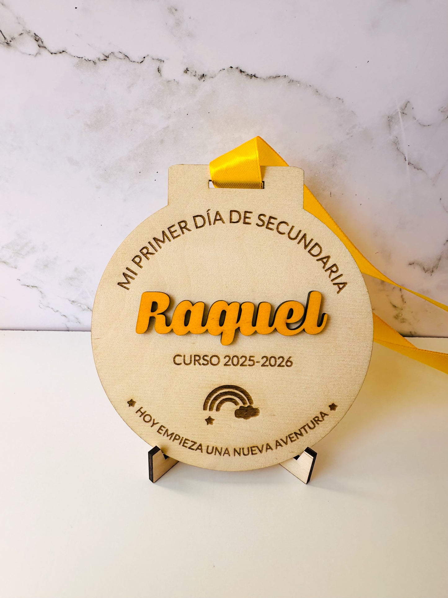 ¡Últimas Unidades! Medalla personalizada “Mi Primer Día” – Tamaño XL