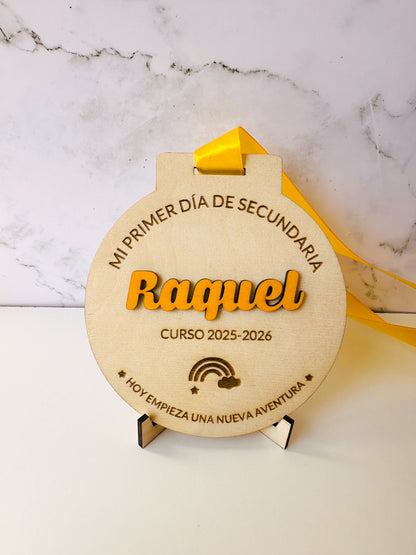 ¡Últimas Unidades! Medalla personalizada “Mi Primer Día” – Tamaño XL