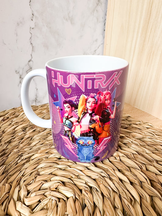 Taza Huntr/x – Tu momento K-Pop cada mañana