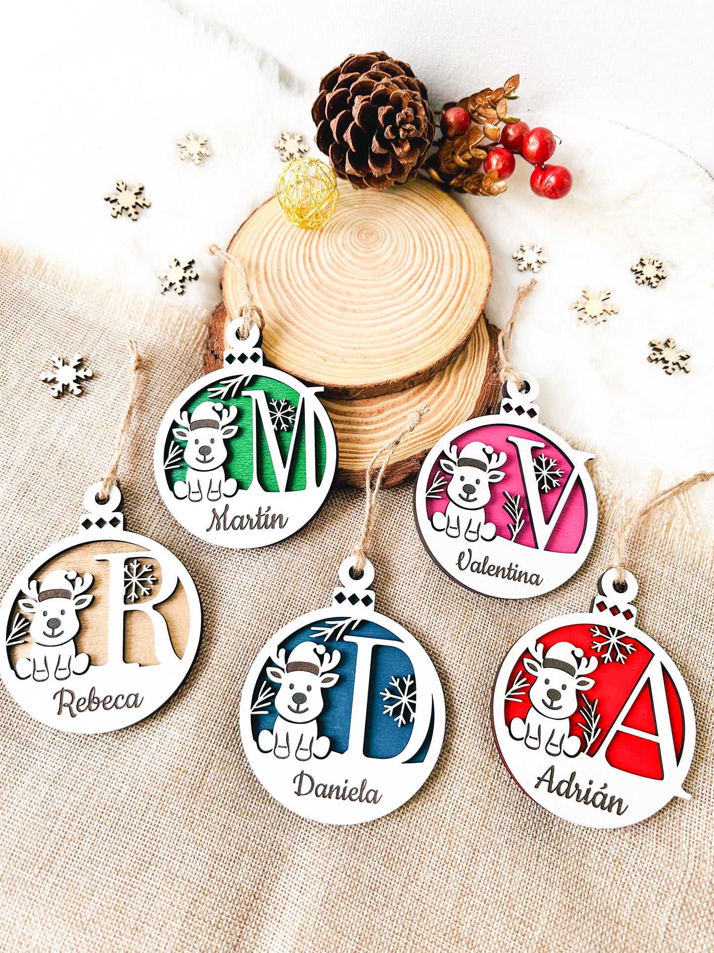 Adorno Bola de Navidad en madera con Inicial y Nombre