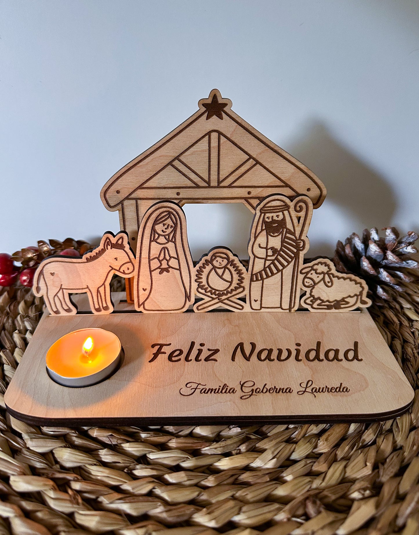 Pesebre de Madera con vela