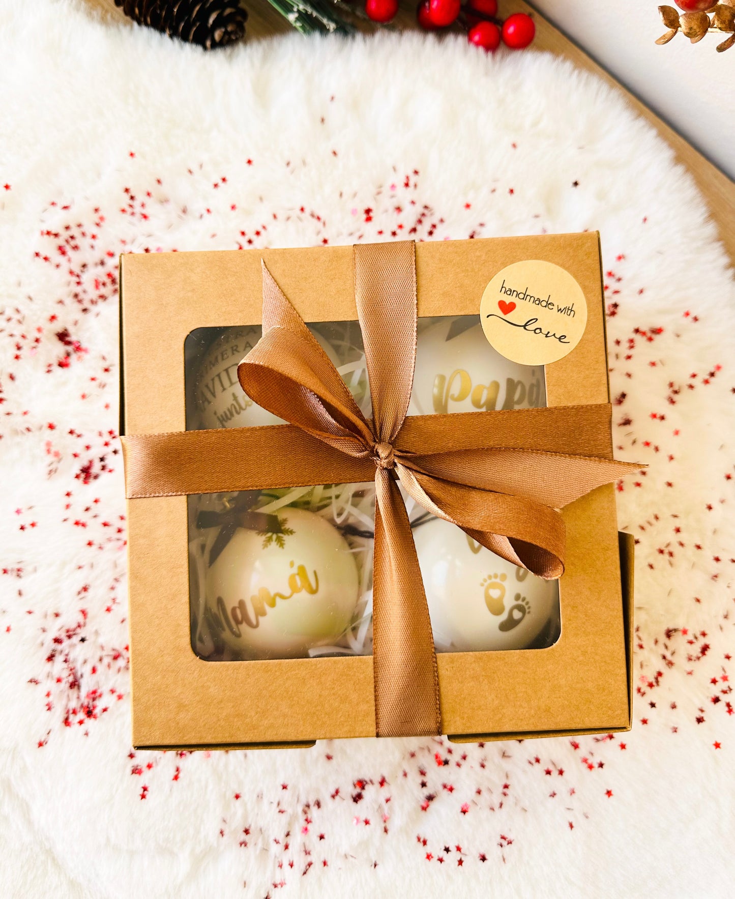 Pack 4 bolas "Nuestra Primera Navidad Juntos"