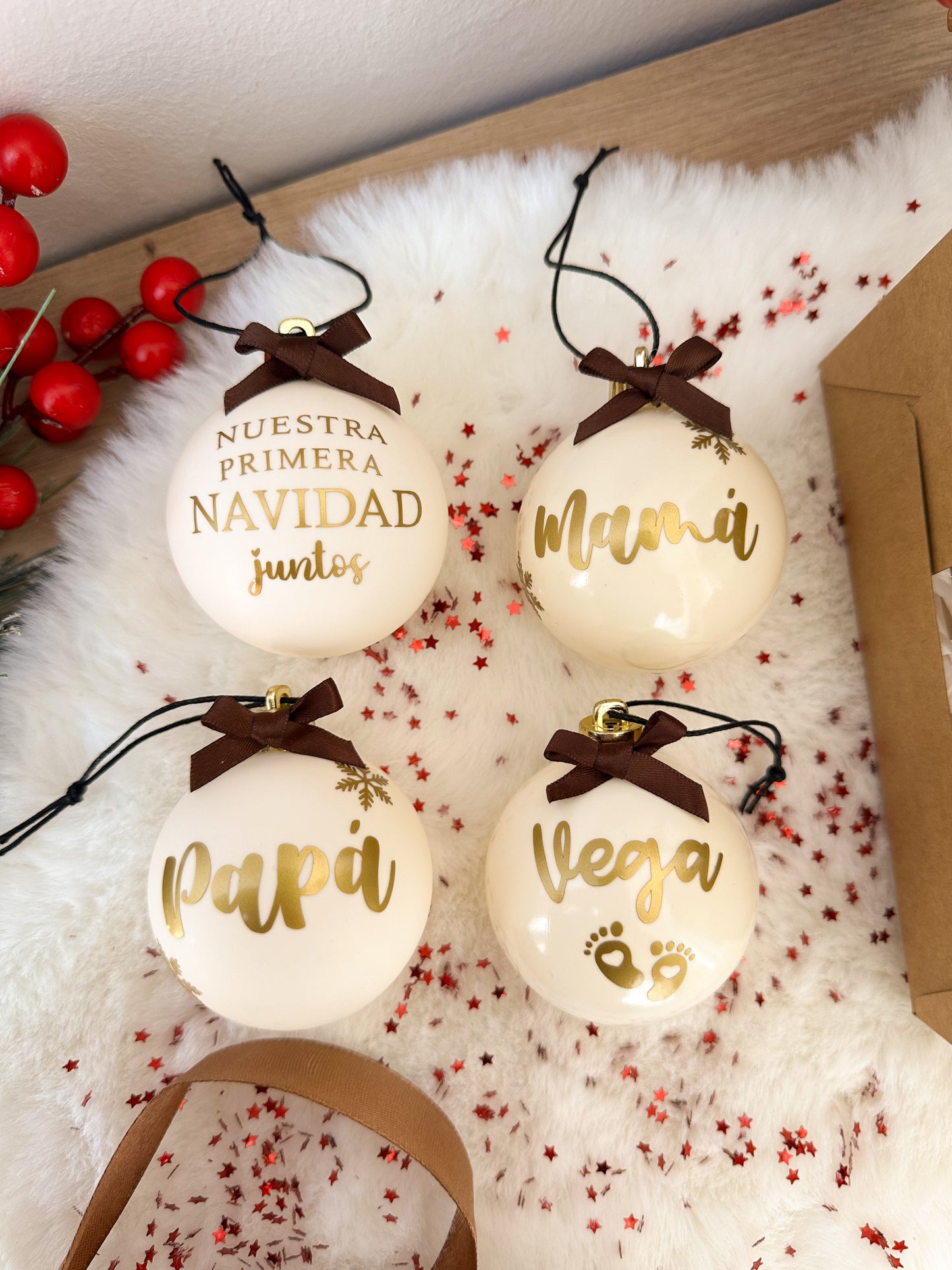 Pack 4 bolas "Nuestra Primera Navidad Juntos"