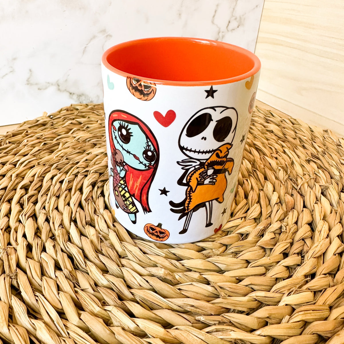 Detalle de Jack y Sally en la taza de Halloween
