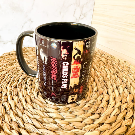 Taza negra de películas de terror, vista frontal